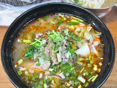 -鸿浩扒猪脚米线