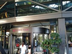 -上海滴水湖皇冠假日酒店