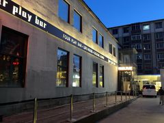 -FOUR PLAY BAR