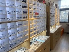 -天空之镜眼镜店蔡司依视路配镜授权零售店(望京颐堤港店)