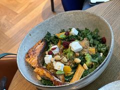 煎三文鱼牛油果色拉-Wagas沃歌斯(五道口购物中心店)
