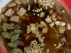 -爆炸头阿姨小四川正宗川味小吃(无任何分店)