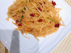 酸辣土豆丝-巴扎美食·新疆菜·西域歌舞表演餐厅(新疆大厦店)