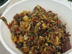 家乡酸肉炒扣肉-红色湘菜馆(春风店)