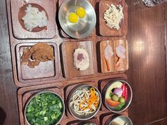 -银米·云南传统过桥米线(双廊黑金冠店)