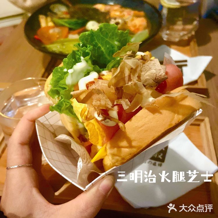 成都探店/一个和无脸男约会的地方