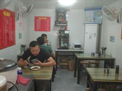 大堂-胡记锅贴·沪上游子老鸭粉丝汤(太原路店)