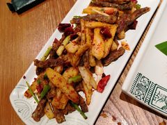 牛干巴烧藕条-云海肴·汽锅鸡·云南菜(广安门天虹店)