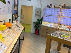 -天空之镜眼镜店蔡司依视路配镜授权零售店(望京颐堤港店)