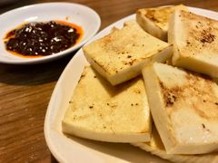 豆腐配自制酱-炙热童年·老北京炙子烤肉(南锣鼓巷店)