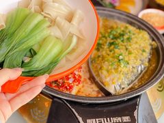 -阿瓦山寨·湘菜现炒·剁椒鱼头王(咸阳总店)
