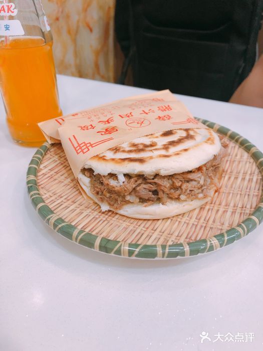 秦镇薛昌利大米面皮优质肉夹馍图片