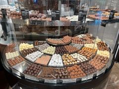 -Laderach 莱德拉(上海环贸iapm店)