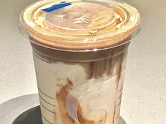 -瑞幸咖啡(岳家嘴地铁站店)