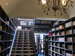 -钟书阁(松江泰晤士小镇店)