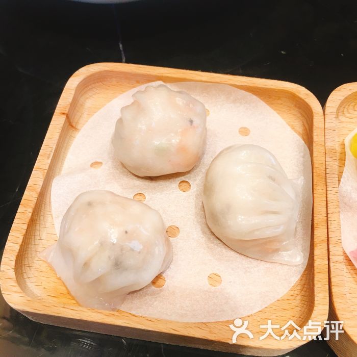 彩色虾饺