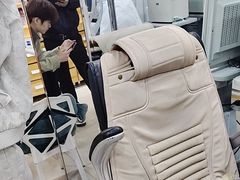 -豪门视光·星趣控·蔡司依视路眼镜代理商(中央大街店)