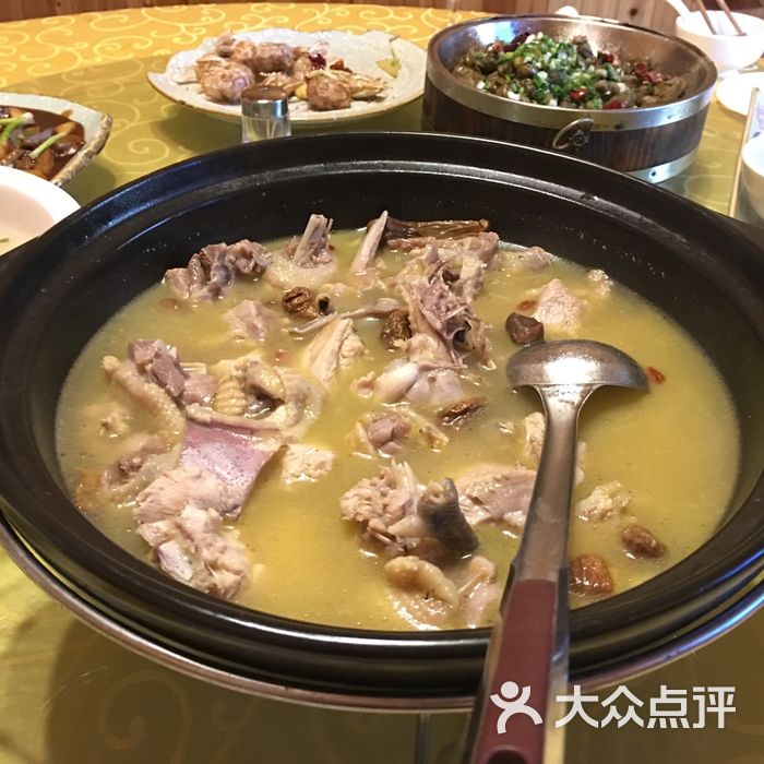 和田龙农庄鹿鼎餐馆