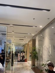 -罗亚帝造型·烫发染发