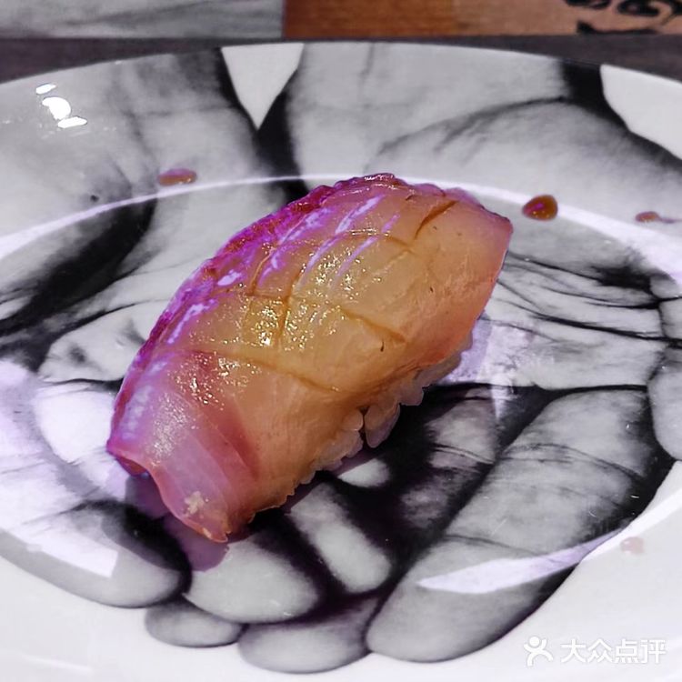 这家板前日料有点意思|三文鱼寿司只要6元,我可以随便炫~