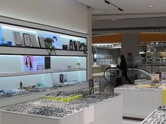 -J-Optical佳视明眼镜·蔡司视觉(青岛金茂览秀城店)