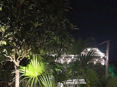 -茅草房·河畔园林火锅
