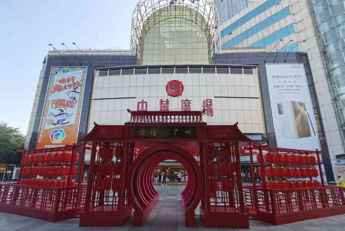 因为英雄广场下面还有一个地下商场流行前线,连通中华广场,地铁一