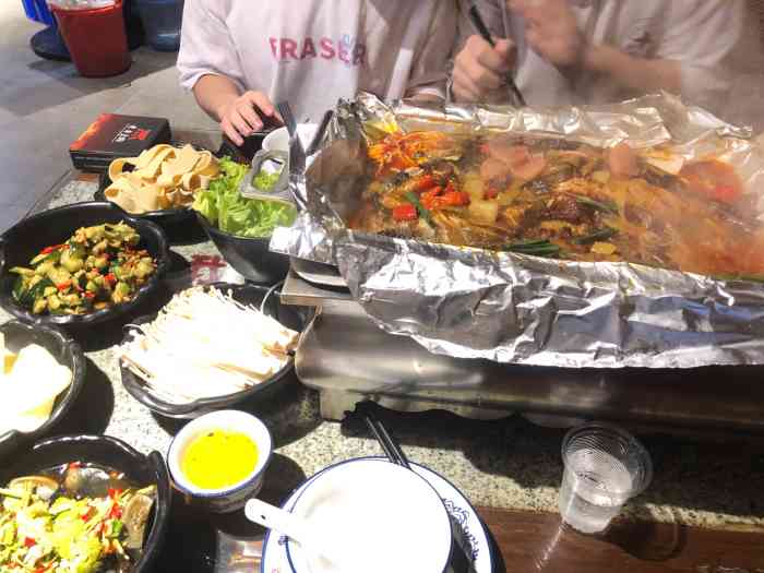 愿者上钩(东门店)-"[礼花]老街地铁f出口,彩虹美食,负一楼.