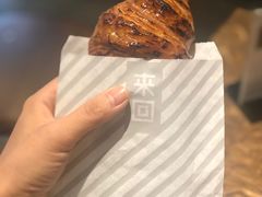 海盐焦糖牛角包-来回·咖啡(天河南店)