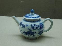 清雍正·青花童子春牧图茶壶-嘉定博物馆