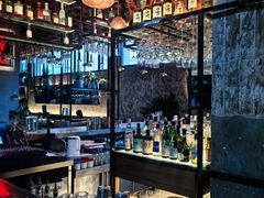 -FOUR PLAY BAR