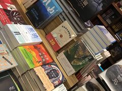 -钟书阁(松江泰晤士小镇店)