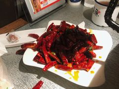 捞出来的辣椒干-探鱼·鲜青椒爽麻烤鱼(北京路天河城店)