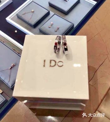 360·Iove系列是近年推出的新婚戒指，整个系列的
