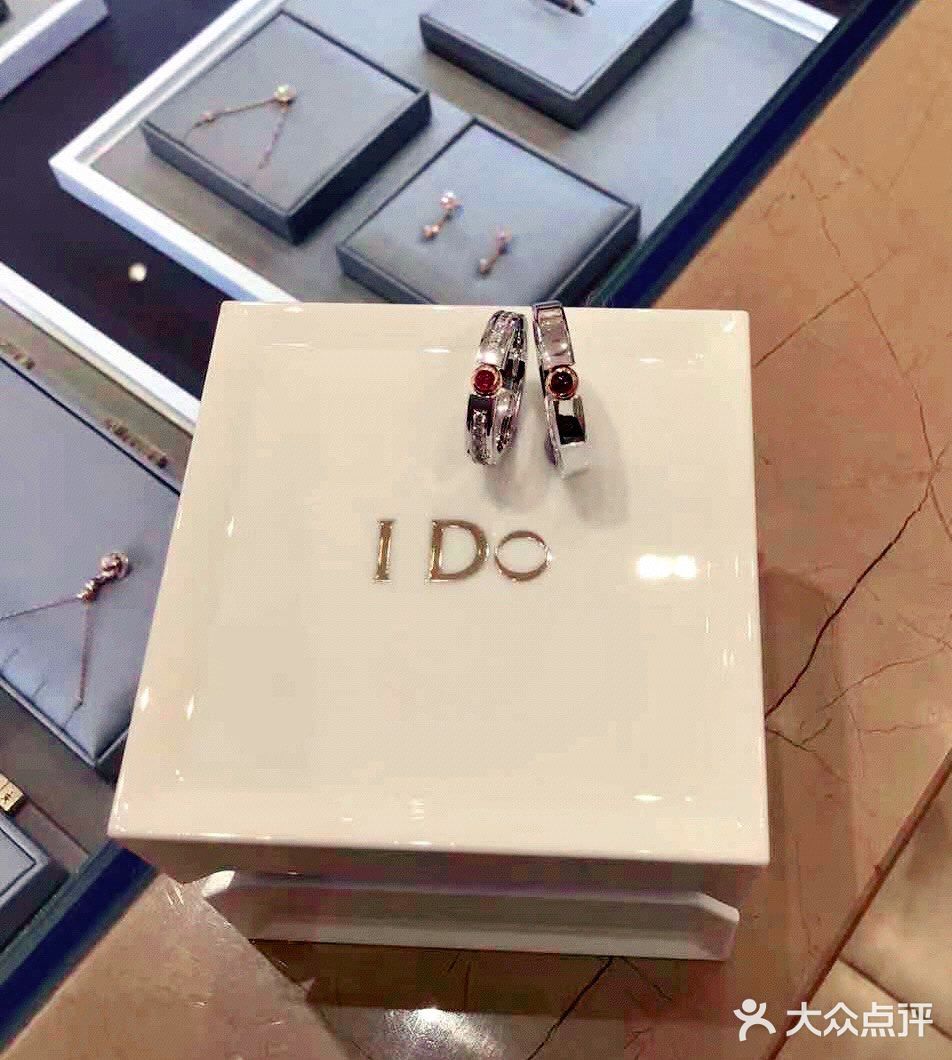 360·Iove系列是近年推出的新婚戒指，整个系列的