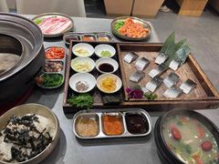 -围炉肉舍•炭烤活鳗•丹东海鲜烤肉(步行街店)