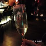上海有live band的酒吧很多,这家虽不大