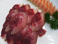 宣威金线火腿配哈密瓜-云腾食府·云南菜