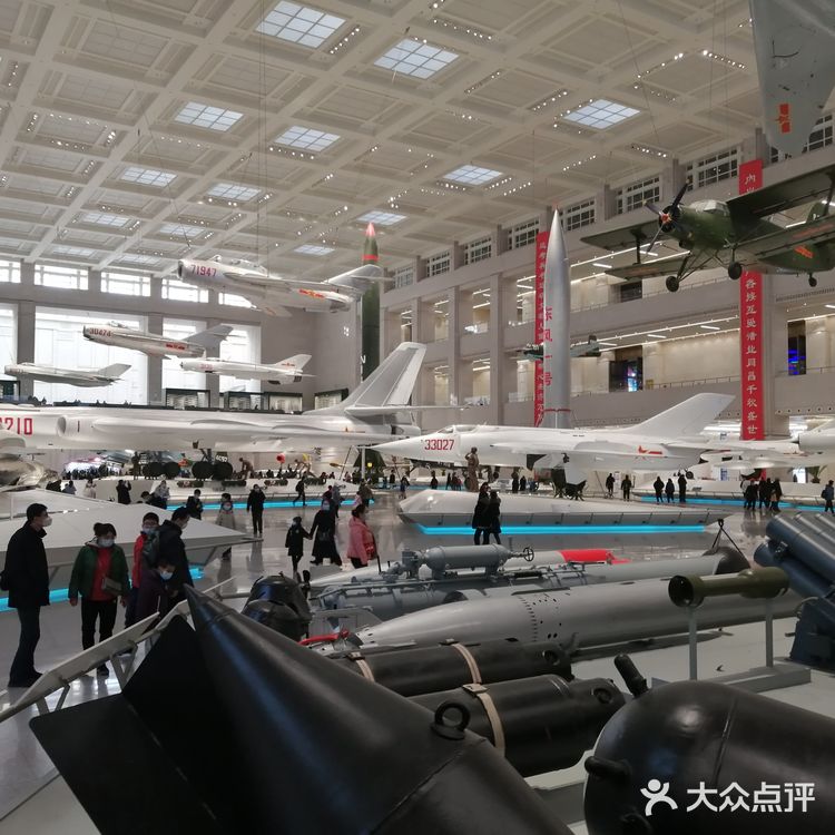 军博看歼—10与轰—6,还有抗美援朝胜利70周年展