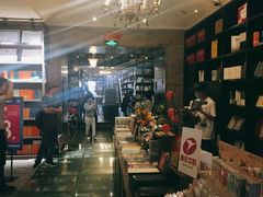 -钟书阁(松江泰晤士小镇店)