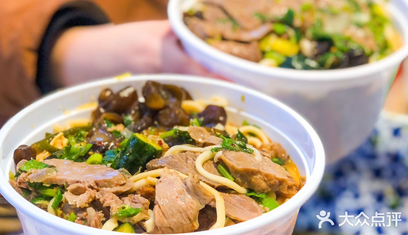 快带你脸大的闺蜜去吃🍜 绝对显脸小哈哈