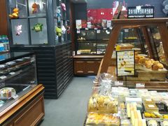 面包甜点陈列柜-东南饼庄(铁路二村店)