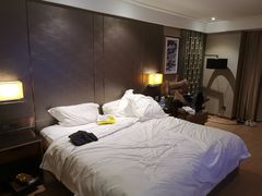 -武汉光谷广场杨家湾地铁站怡程酒店