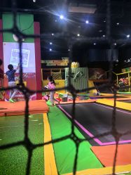 -蹦蹦跳跳(新奥购物中心店)