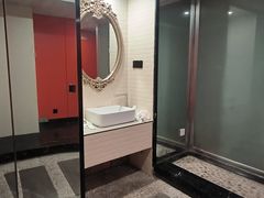 -简洛澜山酒店(武汉光谷步行街店)