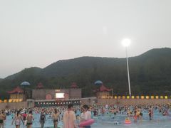 -汤山欢乐雪世界