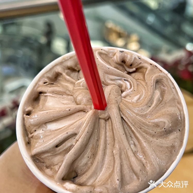 DQ冰淇淋｜🍫巧克力布朗尼暴风雪少甜更好吃[调皮]