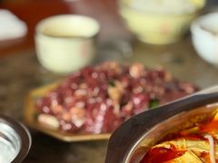-黄利砖万峰林布依特色酸笋牛肉馆