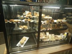 面包甜点陈列柜-星巴克(北京西大望路温特莱店)