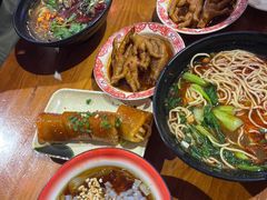 -爆炸头阿姨小四川正宗川味小吃(无任何分店)
